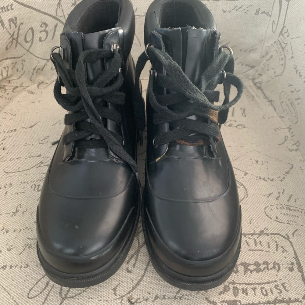 Sperry top sider steel shank black boots. Size 6